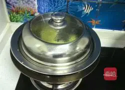 Illustration of how to make mashed potatoes with blueberry sauce 2