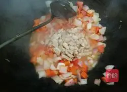 Illustration of how to make tomato and pork pasta 11