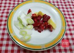 Illustration of how to make sour soup and fat beef noodles 4