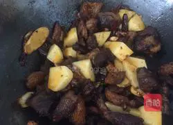 Illustration of Beef Stewed Potatoes 11