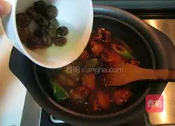 Illustration of making plum pork ribs 9