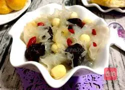 Illustration of how to make red dates, white fungus and lotus seed soup 10