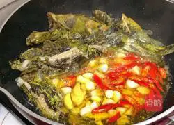 Illustration of how to make fried fish in dry pot 4