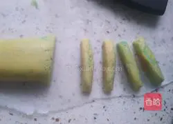 Illustration of how to make rainbow cookies 12