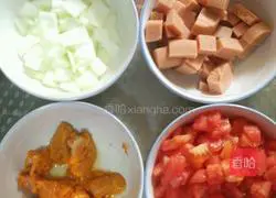 Illustration of how to make ham and onion pasta 1