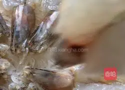 Illustration of how to make garlic shrimps 5