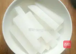 Illustration of how to make spicy radish strips 4