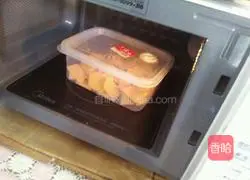 Illustration of how to make mashed potato stuffed pumpkin buns 8