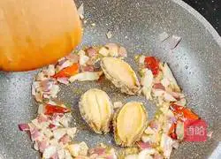 Illustration of how to make abalone fried noodles 4