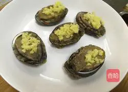 Illustration of how to make steamed abalone with vermicelli 5