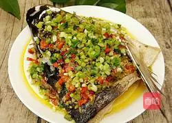 Illustration of how to make fish head with chopped pepper 13