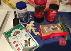 Illustration of how to make cumin-stirred shredded beef 5