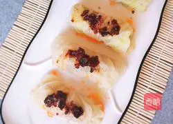 Illustration of how to make cabbage and pork rolls 13