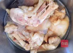 Illustration of how to make pork trotters jelly 11