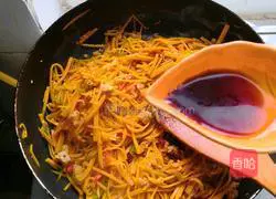 Illustration of how to make minced pumpkin shreds 12