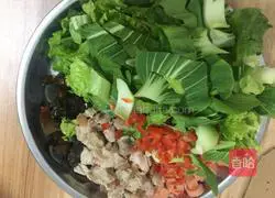 Preserved egg and lean meat porridge.Recipe illustration 1