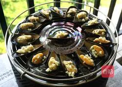 Illustration of how to make roasted Haihong with egg yolk 6