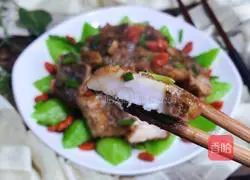 Illustration of how to make fried hairtail with garlic 14