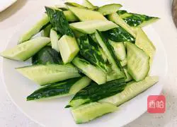 Low-fat and low-calorie ~ Illustration of how to make scrambled eggs with cucumber and fungus 3
