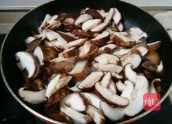 Illustration of how to make fried meat with mushrooms 5
