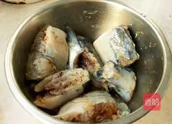 Illustration of how to make braised mackerel and tofu 1
