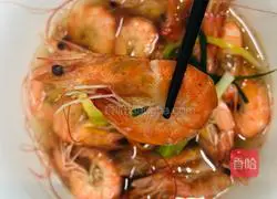 Illustration of how to cook shrimps in salt water 2