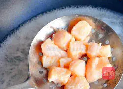 Illustration of how to make tomato dragon fish 3