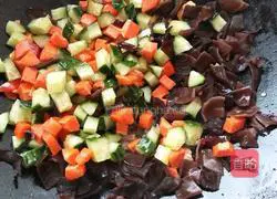 Carrot Illustration of how to make scrambled eggs with cucumber and fungus 3