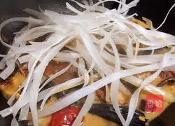 Illustration of how to make pork ribs, vermicelli and stewed mushrooms 14