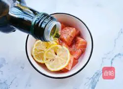 Illustration of how to make salmon sausage and baked potatoes 5