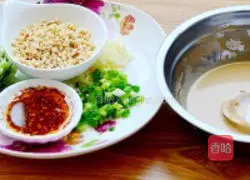 Illustration of how to make cold shredded chicken noodles for high temperatures 5