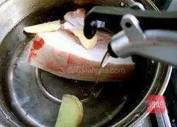 Illustration of making twice-cooked pork with cabbage 2