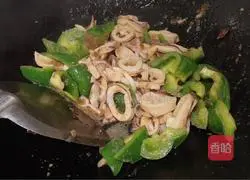 Illustration of how to make fried squid with green pepper 8