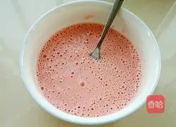 Illustration of how to make six-inch strawberry mousse 4