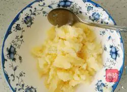 Illustration of how to make mashed potatoes with blueberry sauce 2