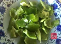 Illustration of homemade twice-cooked pork 3