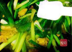 Illustration of how to make garlic and spicy stir-fried twice-cooked pork 11