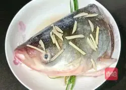Illustration of steamed fish head with chopped pepper 2