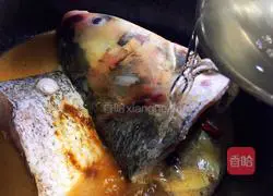 Illustration of how to make fish head cakes 9