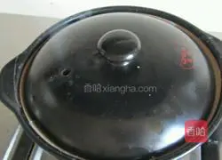 Illustration of how to make preserved claypot rice 4
