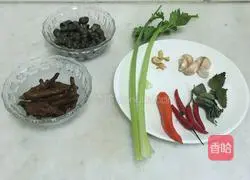 Illustration of how to make spicy stir-fried snails 1