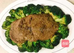 Illustration of how to make broccoli steak 3