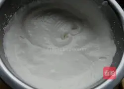 Illustration of how to make cake roll cheese mousse 9