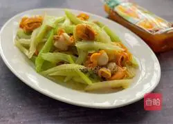 Illustration of how to make fried scallops with celery 9