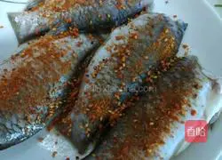 Illustration of how to grill fish in air fryer 4