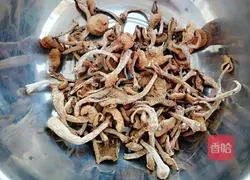 Illustration of how to cook chicken wings and mushrooms 1