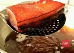 Illustration of how to make pork with pickled vegetables 4