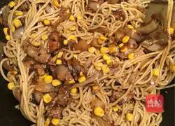 Illustration of how to make beef and black pepper pasta 4