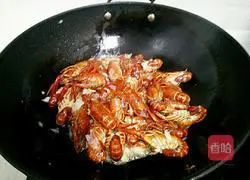 Illustration of how to make garlic crayfish 7