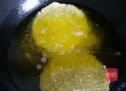 Illustration of how to make crispy pork slices 3